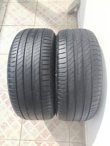 Par pneus Michelin Primacy 225/45 R17  meia vida. Sem remendos.