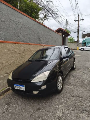 Ford Focus Ghia Sed. 2.0 16v/ 2.0 16V Flex 4P 2001