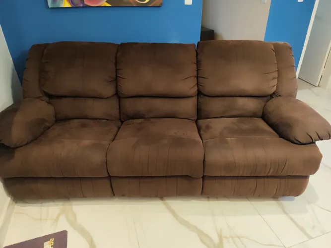 Sofá três lugares