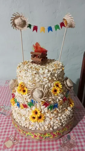 Alugo Bolo Fake de Pipoca 50,00R$