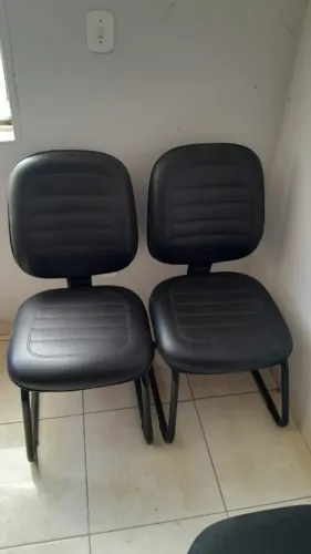 Cadeiras para escritório em bom estado
