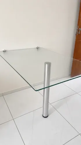 Mesa fixa de quatro lugares