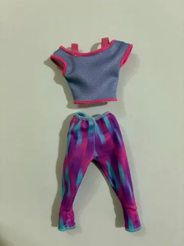Conjunto de roupa Barbie Yoga Millie made to move