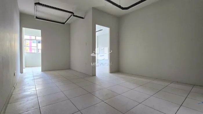 Sala Comercial na Rua Halfeld com 72 m² e vista para o Calçadão