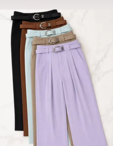Calça com cinto preta G Nova 