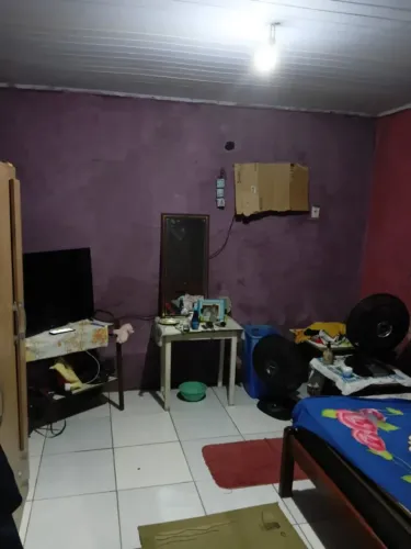 Vende uma casa 65.000