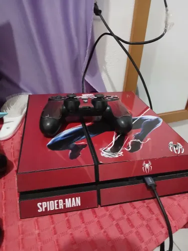 PlayStation 4 - acompanha 2 controles novo