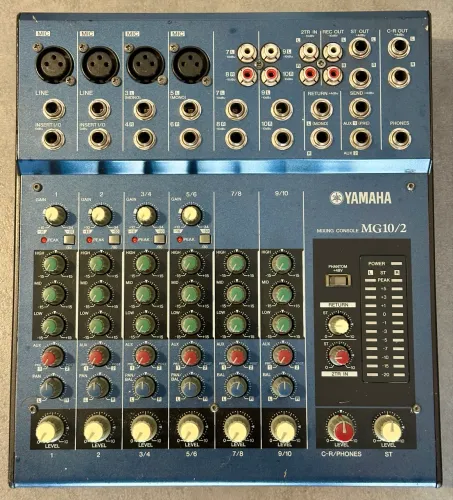 Mesa de som Yamaha MG10/2 Com fonte RR FONTES - 110v (NOVA)