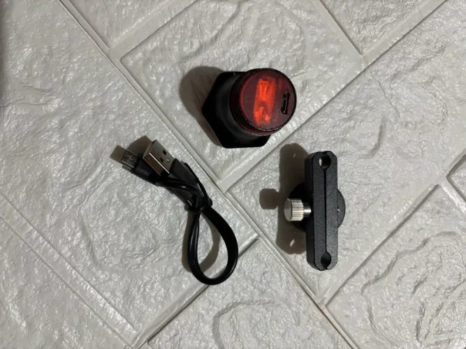 Lanterna Bike Brake Light USB Sensor Freio LED - Nova na Caixa