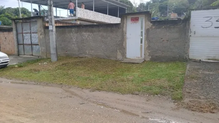 Casa à venda - Três Fontes, Rio de Janeiro  Vende-se casa localizada no bairro Três Fontes