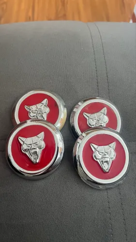 Calotinhas Para Roda De Puma vermelha E Cromada - 04 unidades