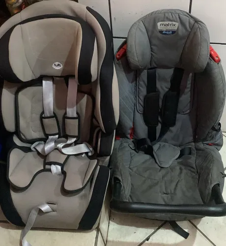 Cadeirinha de carro 250 cada uma