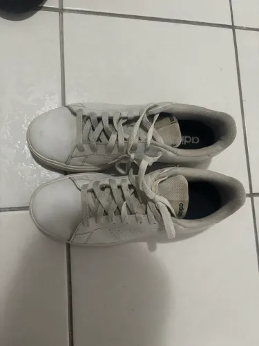 Tênis branco Adidas