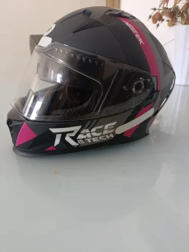 Capacete Race tech poucos dias de comprado