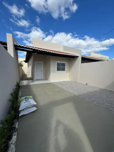 Casa à venda em Horizonte com dois quartos, um banheiro, sala, cozinha, garagem e quintal