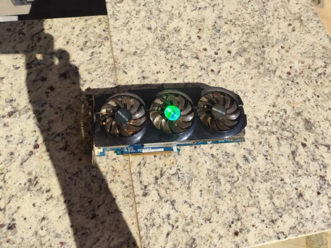 Placa de vídeo AMD Radeon hd 7950 3gb 3 3 fans