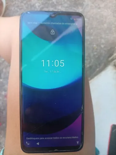 Vendo celular moto e20. Barato!!