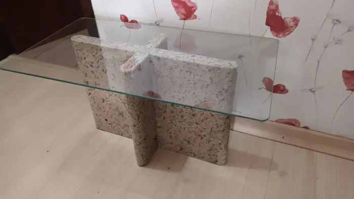 Conjunto de centro em mármore e vidro. 3 peças