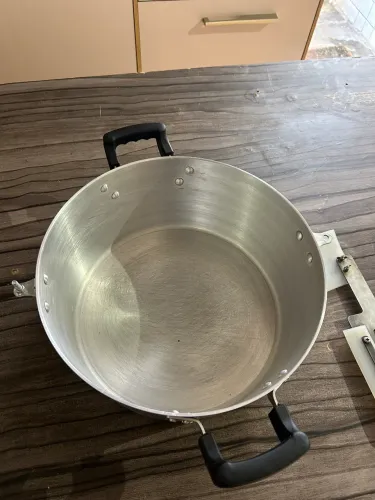 Vende-se panela mexedeira