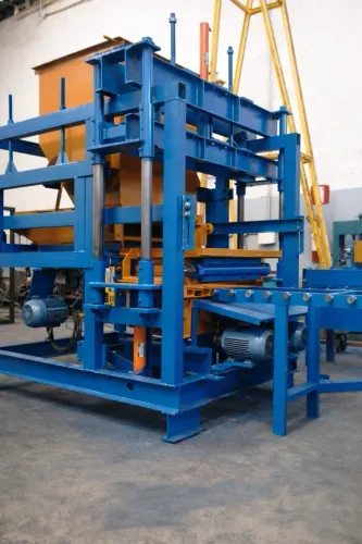 Máquina de blocos hidráulica com comando hidraulico e alimentador de Tábua