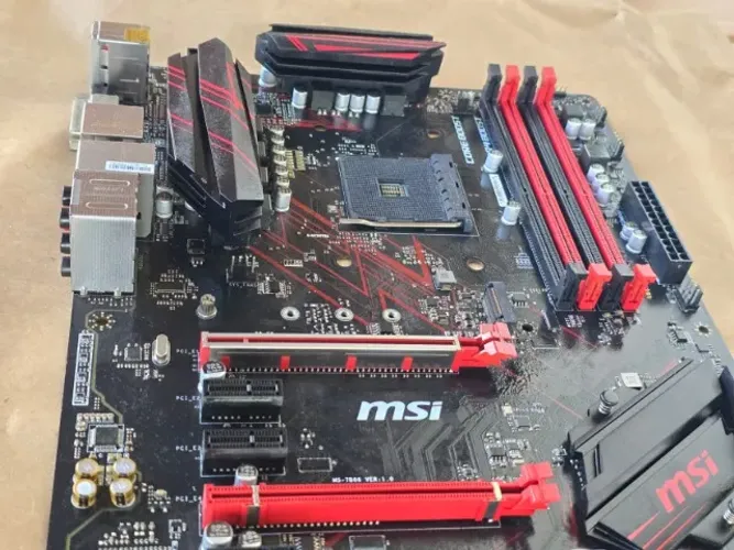 Placa-Mãe MSI B450 Gaming Plus, AMD AM4, ATX, DDR4
