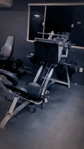 Aparelho p/ academia e studio - Leg press 45