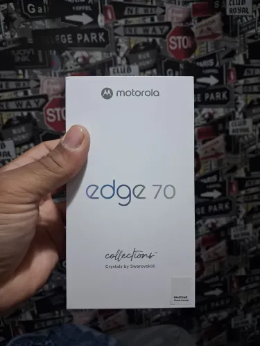 Motorola Edge 70 Cloud Dancer