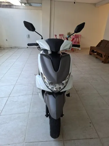 Yamaha Fluo Ano 2022/2023 - 9 mil km