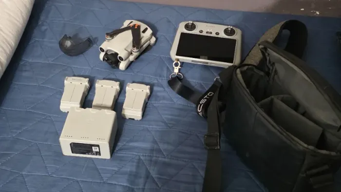 DJI Mini 3 Pro + Controle com tela + 2 baterias plus + 1 bateria normal. Kit Fly More Plus