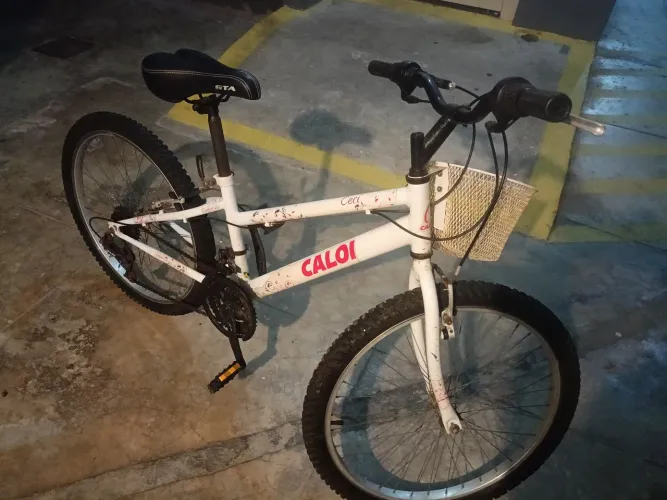Bicicleta Caloi Ceci 21 v aro 24, bom estado. 