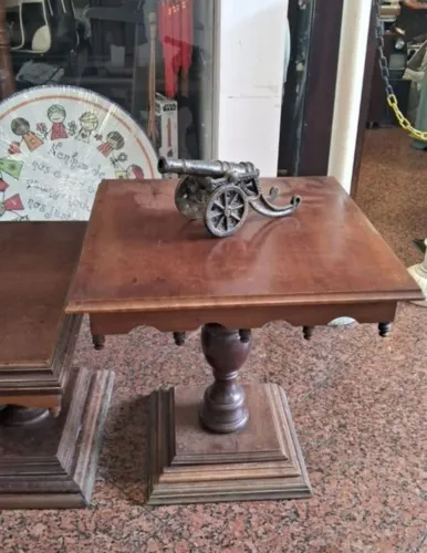 Antiga e Clássica Mesinha medidas 54x54x54 somente para Retirada Savassi