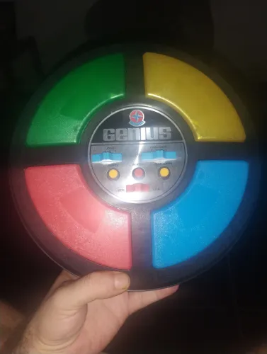 Vendo um jogo gênios da marca estrela