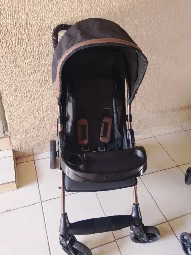 Carrinho de bebê bem conservado