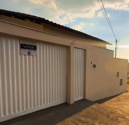 VENDO CASA - OPORTUNIDADE RARA - Entrada em 6 vezes no cartão. VARGINHA/MG