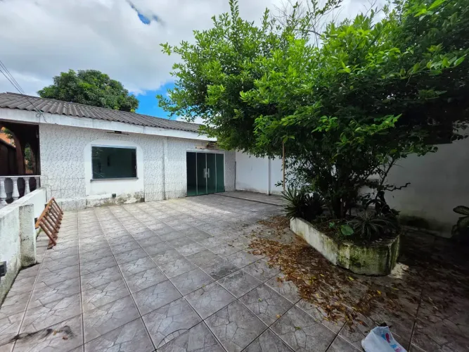 VENDO, DUAS CASAS JUNTAS NO SAO JORGE, CADA UMA COM 3 QUARTOS SENDO 1 SUITE, SALA PARA 2