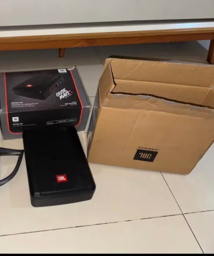 SUBWOOFER JBL 6X8 AMPLIFICADO SLIM (SW68A-MS) 100W RMS