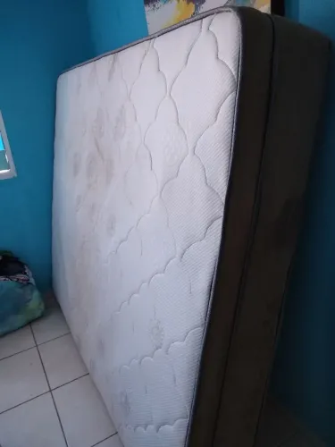 Vende se um colchão ortopédico king!! E uma base de cama padrão!! Casal!!