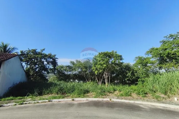 Terreno com 645m² no Green Valley em Rio Bonito: Oportunidade Imperdível!