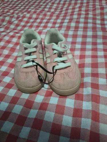 Sapato infantil feminino rosa com detalhes brancos n° 25