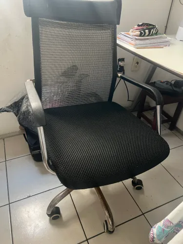 Cadeira de Escritório Giratória Mesh (Com detalhes)