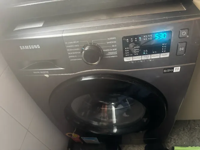 Máquina de lavar e secar roupa Samsung