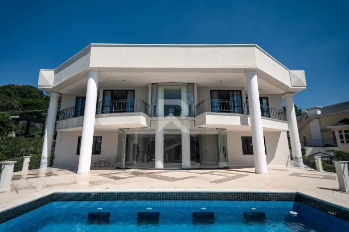 Casa em Condomínio com Vista para o Parque, Piscina e 4 suítes, 805m2 para alugar - Tingui