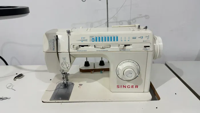 Máquina de costura singer facilitar plus