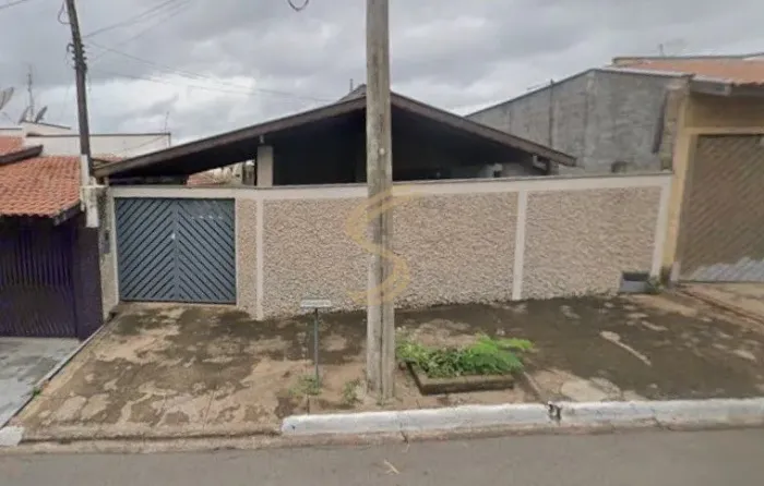 Casa à venda no Carlos Cassucci com 3 quartos e quintal