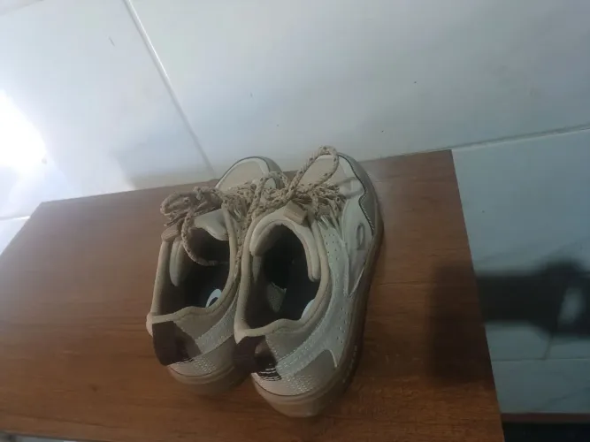 Vendo tênis