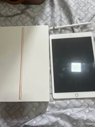 iPad oitava geração 32 GB com Apple Pencil