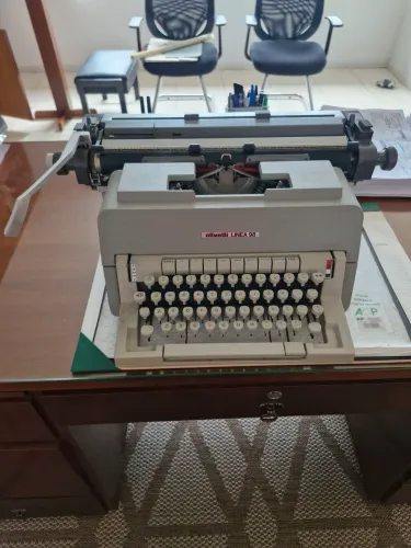 Máquina Datilografia Olivetti Linea 98 - Funcionando perfeitamente