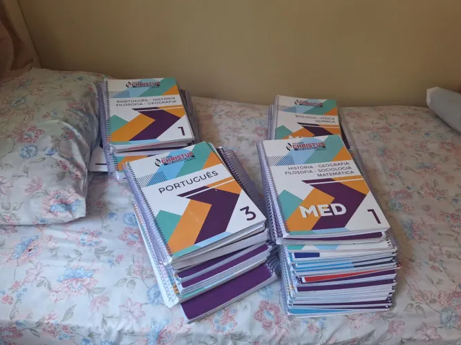 Livros para vestibular+provas antigas para resolver