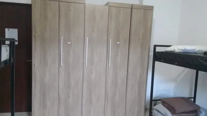 VENDO ARMÁRIO C 1 PORTA, CORES BRANCO E TABACO SUPER BEM CONSERVADO