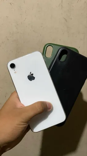 iPhone XR branco 64gb